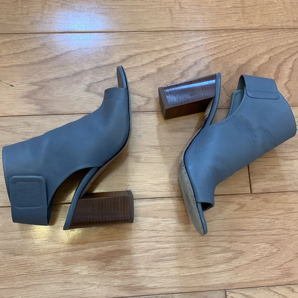 Vince “Faye” open toe bootie.  Gently worn and beautiful condition size 6.5 - Picture 5 of 7